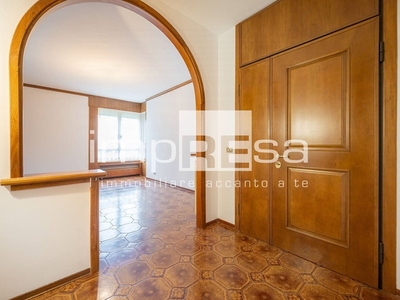 Appartamento in Vendita a Pordenone, zona Palasport, 149'000€, 171 m²