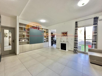 Appartamento in Vendita a Siracusa, 150'000€, 135 m², con Box