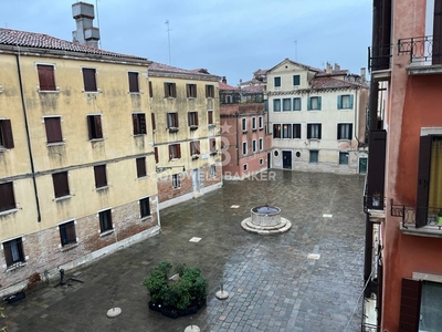 Appartamento in Vendita a Venezia, zona San Polo, 820'000€, 205 m²