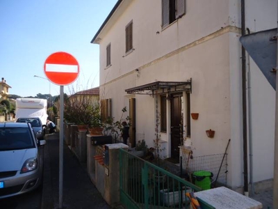 Appartamento indipendente abitabile in zona Rosignano Solvay a Rosignano Marittimo