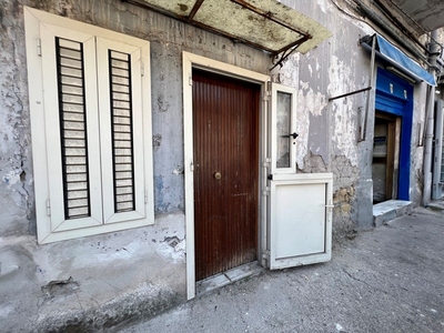 Bilocale in Vendita a Napoli, 69'000€, 47 m²
