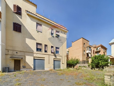 Bilocale in Vendita a Roma, zona Boccea, 125'000€, 50 m²