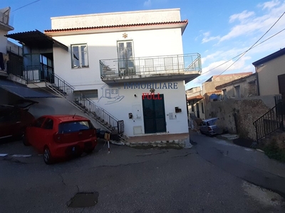 Casa Indipendente in Vendita a Messina, zona Nord, 89'000€, 170 m²