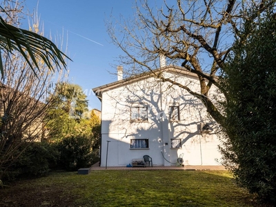 Casa Indipendente in Vendita a Treviso, zona SAN GIUSEPPE, 280'000€, 220 m²