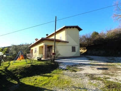 Casa indipendente in vendita a Gubbio Monteluiano