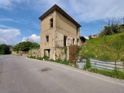 Casa singola in Via San Prisco in zona Casolla - Grotti a Nocera Inferiore
