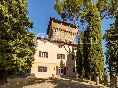 Castello di 12000 mq in vendita - Vai dante Alighieri, Cetona, Toscana