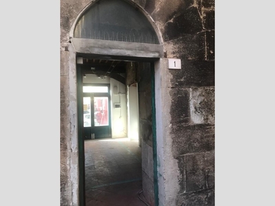 Immobile commerciale in Affitto a Pisa, 1'000€, 17 m²