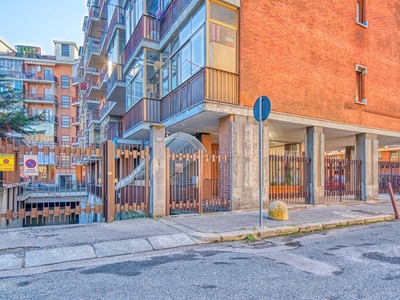 Magazzino in Vendita a Torino, 60'000€, 140 m²
