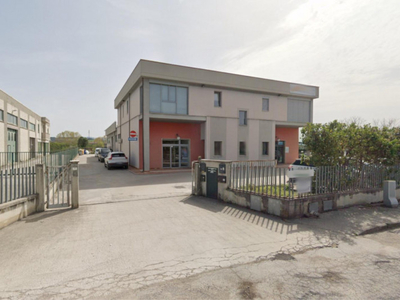 magazzino-laboratorio in vendita a Perugia