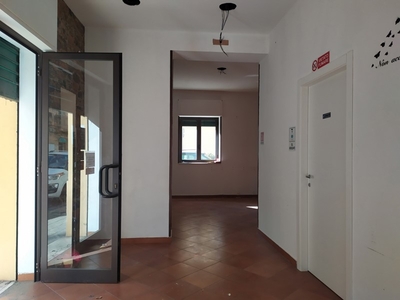 Negozio in Vendita a Messina, 70'000€, 80 m²