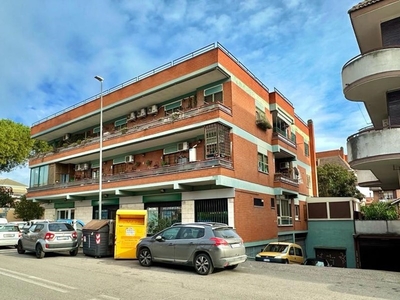 Negozio in Vendita a Roma, 420'000€, 218 m²