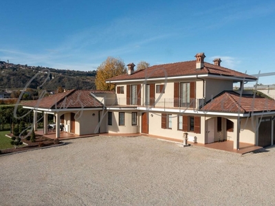 Prestigiosa villa di 276 mq in vendita Via Ortolani, 15, Guarene, Cuneo, Piemonte
