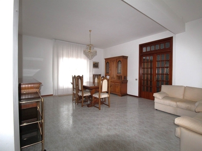 Quadrilocale a Poggibonsi, 2 bagni, 128 m², 2° piano, ascensore