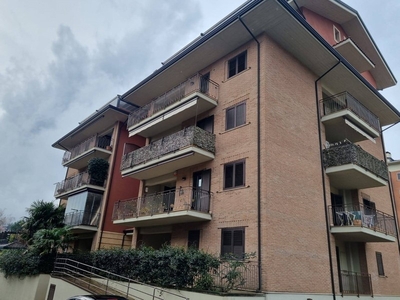 Quadrilocale in Vendita a Avellino, zona Valle, 238'000€, 115 m²