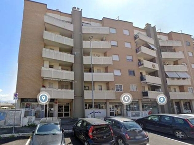 Quadrilocale in Via Raoul Chiodelli 242, Roma, 2 bagni, garage, 77 m²