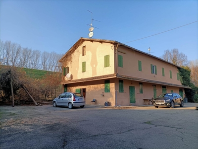 Rustico casale in vendita a Modena Villaggio Artigiano Modena Nord