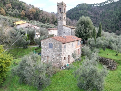 rustico / casale in vendita a Pescaglia