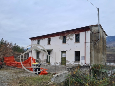 Rustico casale in vendita a Travo Piacenza Cernusca