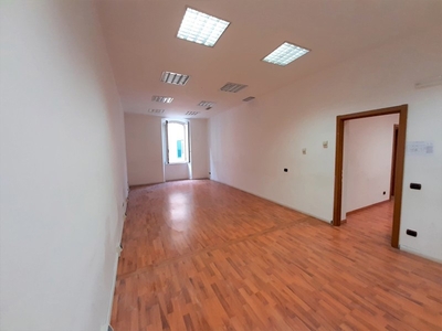 Ufficio in Affitto a Roma, 4'000€, 191 m²