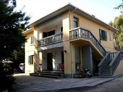 Villa a Cecina