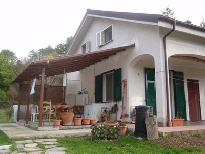 Villa a Ortovero, 5 locali, 2 bagni, giardino privato, garage, 160 m²