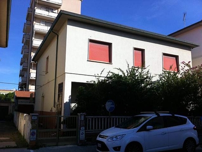 Villa abitabile in zona Rosignano Solvay a Rosignano Marittimo