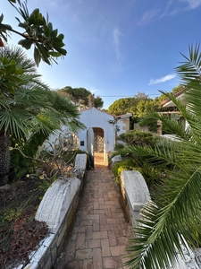 Villa con terrazzo a Terracina