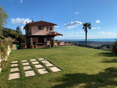 Prestigiosa villa di 300 mq in vendita Montignoso, Italia