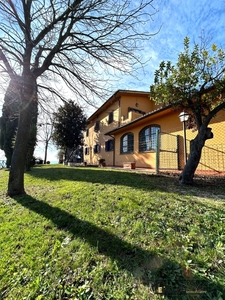 Villa in Loc. Passo castagno Colleriano, Forano, 10 locali, 5 bagni