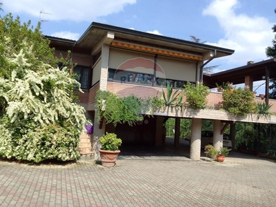 Villa in Vendita a Reggio Emilia, zona Codemondo, 765'000€, 313 m²