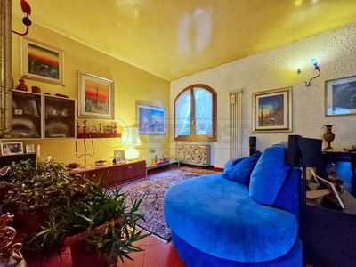Villa in Vendita a Vicenza, 850'000€, 500 m², arredato, con Box
