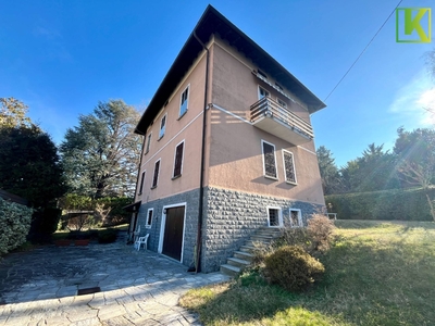 Villa in Via Ausonio, Varese, 5 locali, 4 bagni, giardino privato