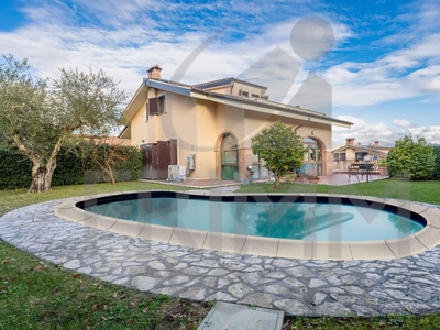 Villa in Via Leonardo da Vinci, Sant'Angelo Romano, 6 locali, 3 bagni