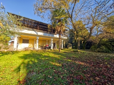 Villa in Via Pirano, Vicenza, 12 locali, 3 bagni, giardino privato