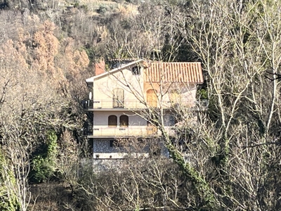 Villa in Viale Dante Alighieri, Gerano, 1 bagno, giardino in comune