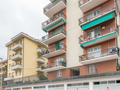 Appartamento in Vendita in Via Gioacchino Rossini a Como