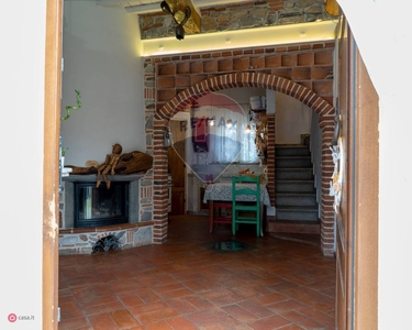 Casa Bi/Trifamiliare in Vendita in Via di Balbano 1787 a Lucca