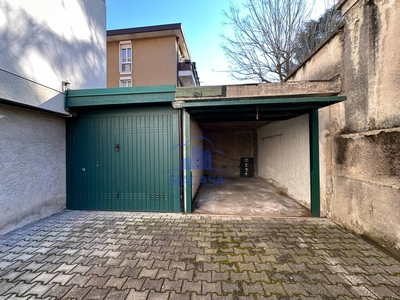 Garage / posto auto di 14 mq a Vimercate