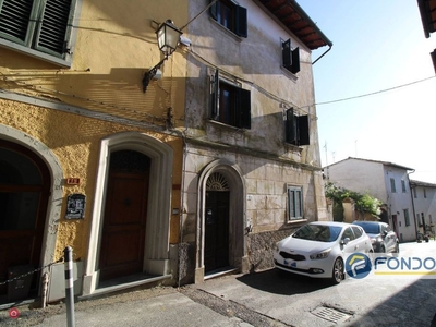 Palazzo in Vendita in a Montopoli in Val d'Arno