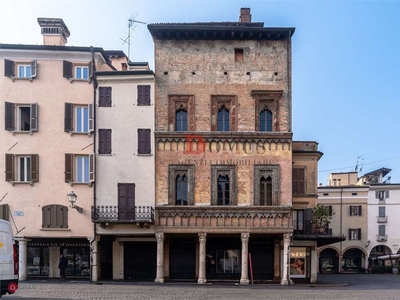 Palazzo in Vendita in Piazza Erbe 26 a Mantova