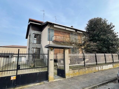 Villa bifamiliare in vendita a Palestro Pavia