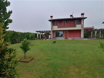 Villa in buono stato di 180 mq. a Lido Di Camaiore