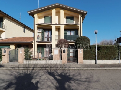 Villa bifamiliare di 160 mq a Cadelbosco di Sopra
