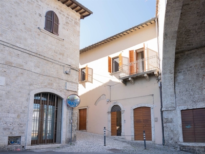 Appartamento in vendita a Ascoli Piceno Borgo Solestà
