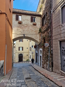 Appartamento in Via Bartolo - Centro storico, Perugia