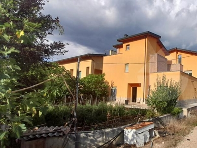 Casa bifamiliare in vendita a L'Aquila Coppito