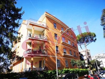 Appartamento in Clivo Di Cinna , 205, Roma (RM)