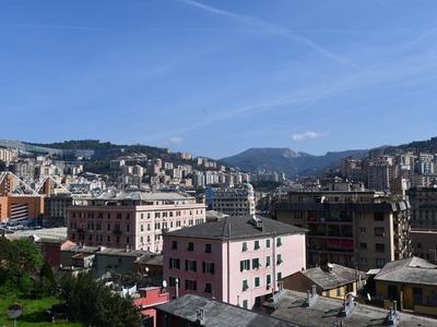 Appartamento in Vendita a Genova, zona CENTRO, 115'000€, 92 m²
