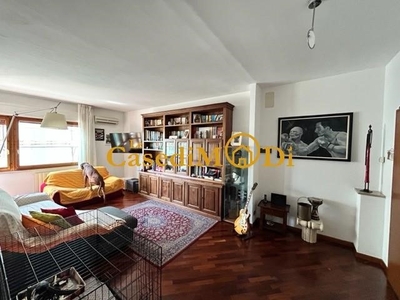 Appartamento in Vendita a Livorno, 230'000€, 108 m²